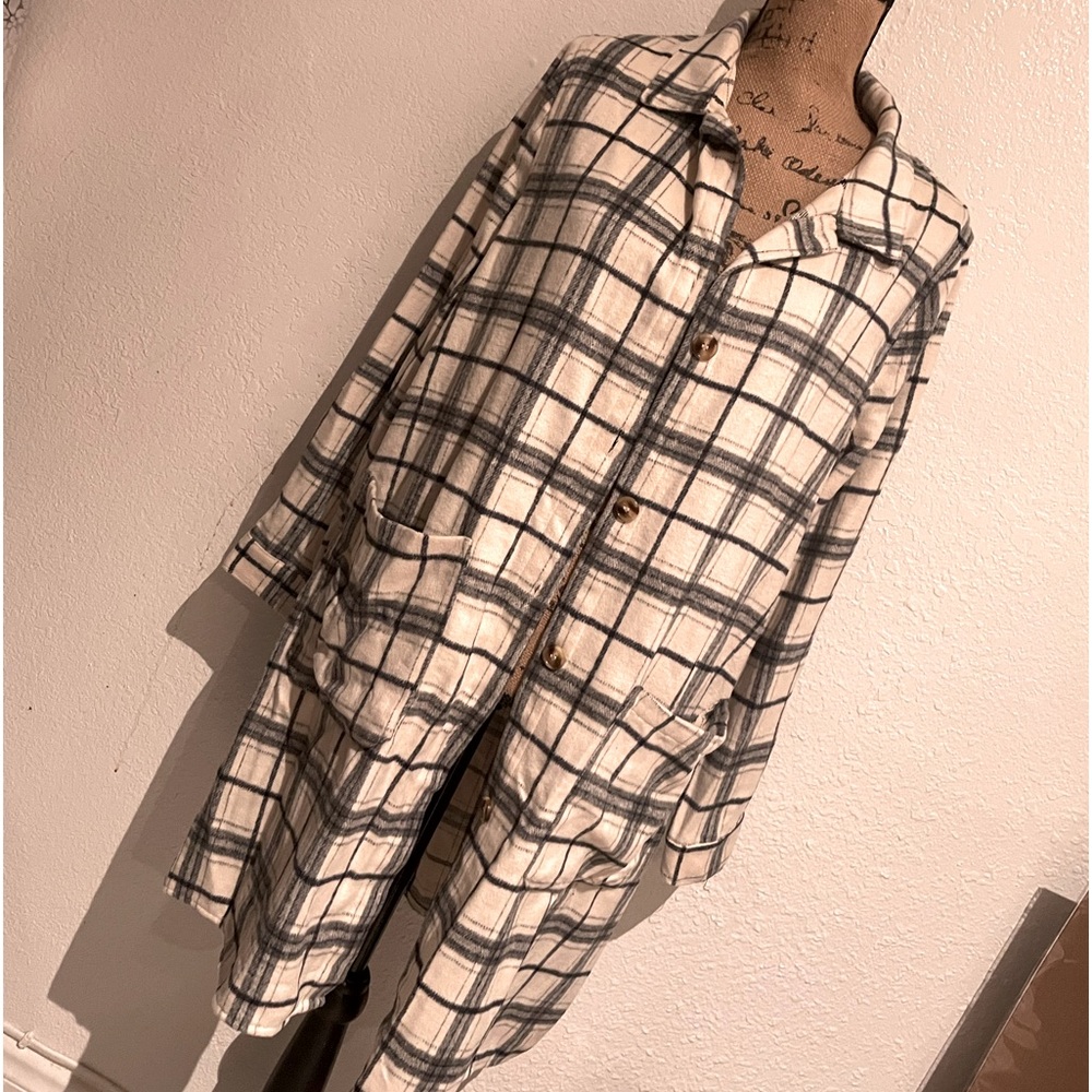 XL Tunic length Flannel Coat White, gray & black. New with tag